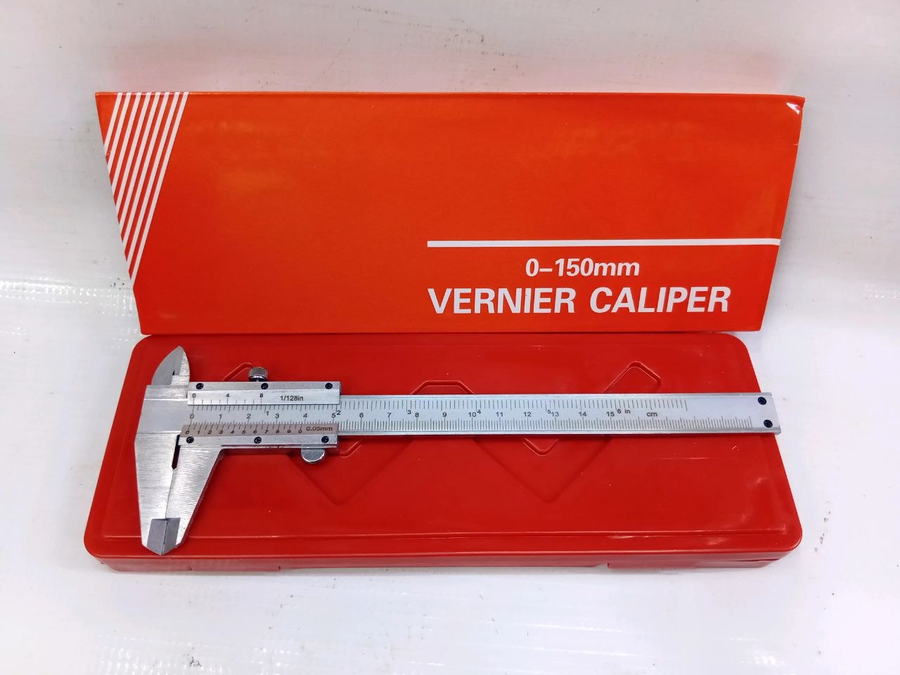 a78d8fbb-6e3b-41ed-b459-a42897c154ef Analog vernier caliper with a 0-150mm (0-6 inch) - Image 1