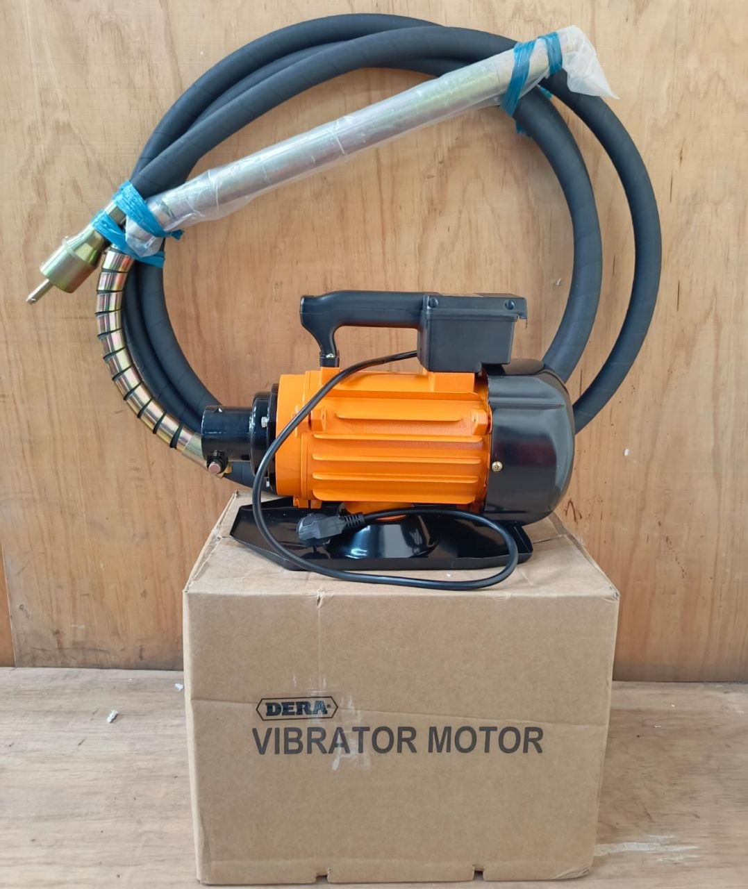c252d24b-2b51-411f-b757-eb14d4713e9b Dera Electric Concrete Vibrator 1300W - Image 1
