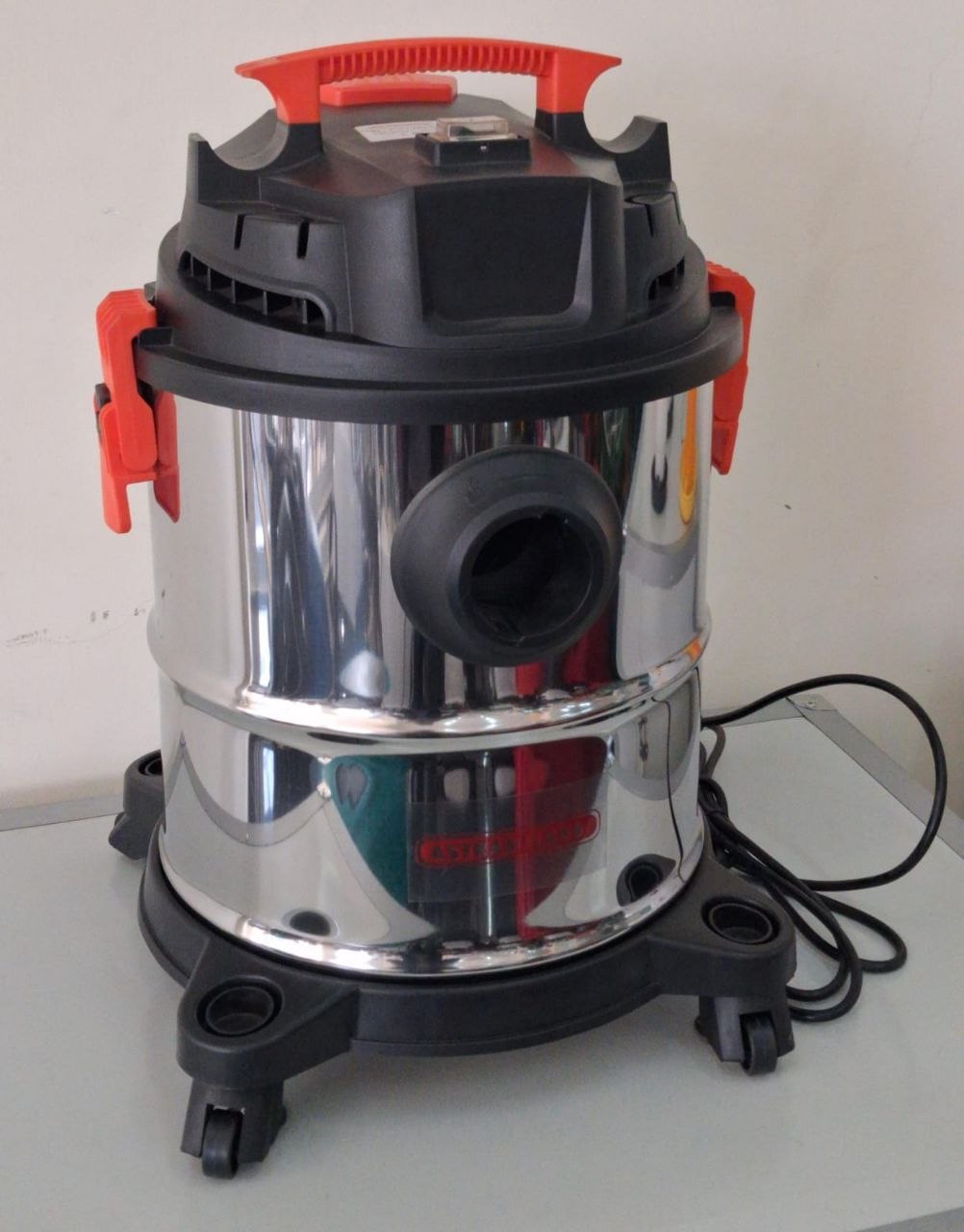 ffe78cd3-1d95-4487-89ec-7299cbc82051 Asramilano Vacuum Cleaner Wet and Dry AMC-20L 20 LITRES - Image 1